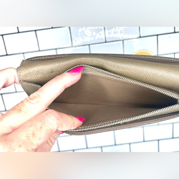 Authentic Louis Vuitton Brazza Tiaga Leather Wallet - Picture 6 of 12